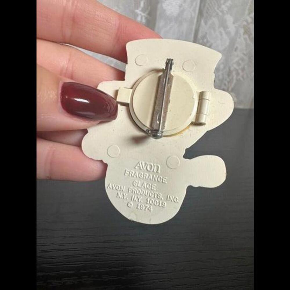 Vintage Avon 1974 Pink Snowman Fragrance Pin - Picture 2 of 2